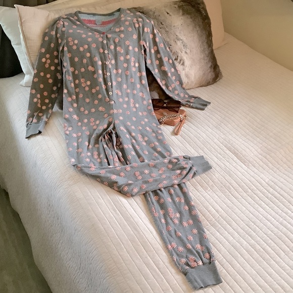 Jane and Bleecker Other - 🌟 Jane&Bleeker holiday grey onesie pjs medium